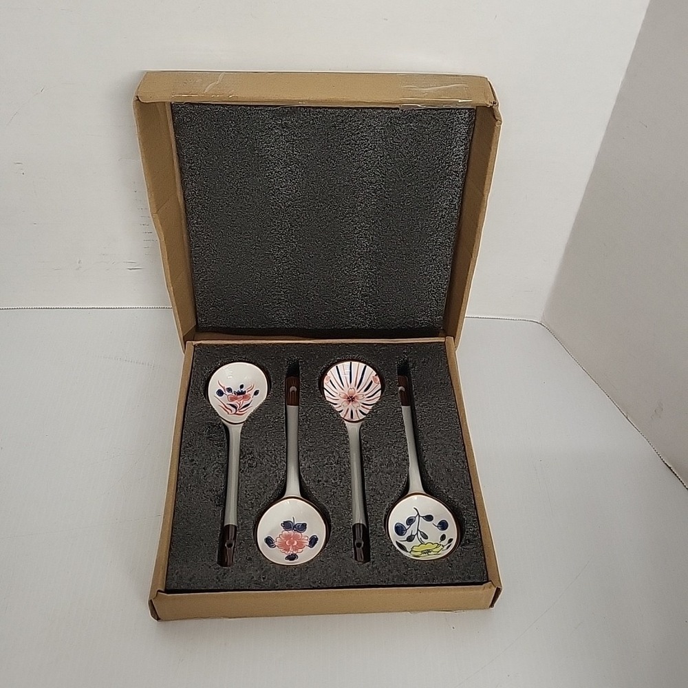 Japanese Luxury Ceramic Spoon Hand-painted Long-handled Creative Dessert Spoon